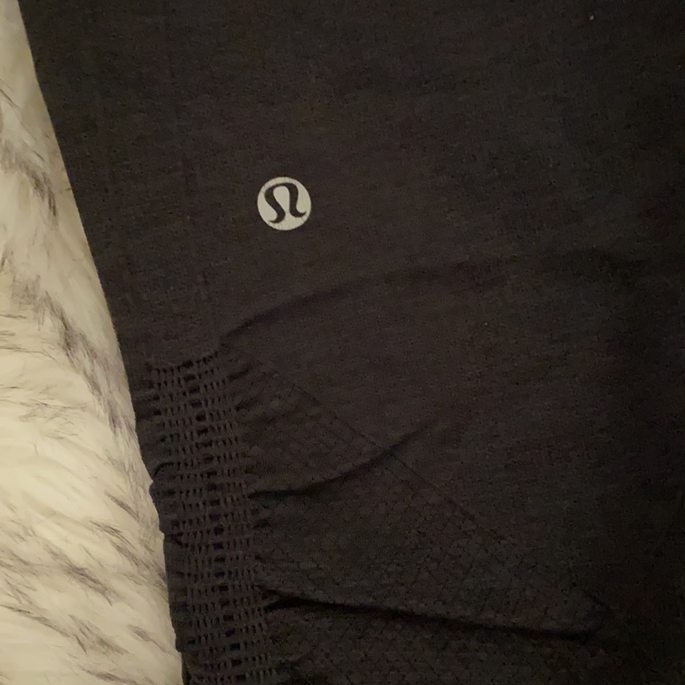 Lululemon capris - Picture 3 of 4
